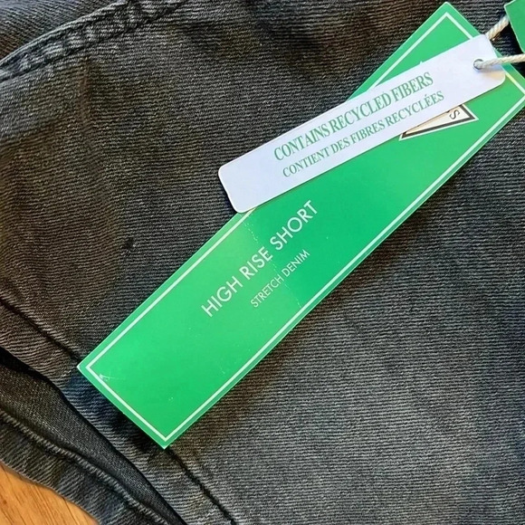 NWT Guess Shorts - Picture 3 of 6